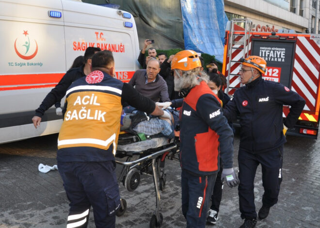 Yıkım çalışması yapılan bina çöktü: 2 işçi yaralandı